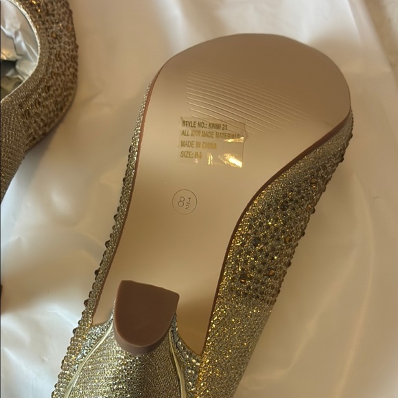 Gold Shimmering Heels with Glitter Finish - Picture 6 of 9